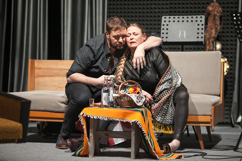 Scena z przedstawienia "Komeda", reżyseria: Lena Frankiewicz, fot. Kama Rokicka / Teatr Nowy w Łodzi 